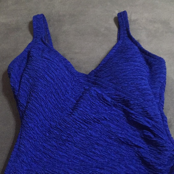 One Piece Bathing Suit Sz 14 Crepe-Look V-Neckline - Picture 4 of 16